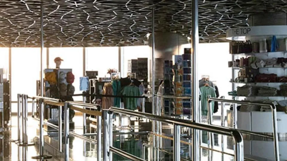 At The Top, Burj Khalifa: Level 124 + Souvenir fr - Image 1
